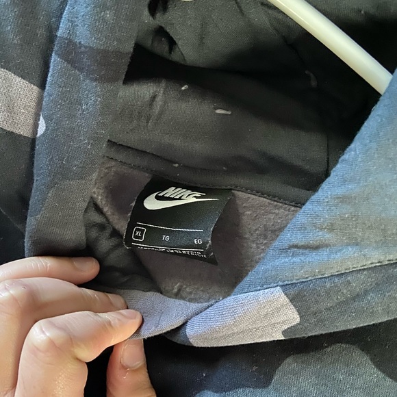 nike sweater - Picture 2 of 2